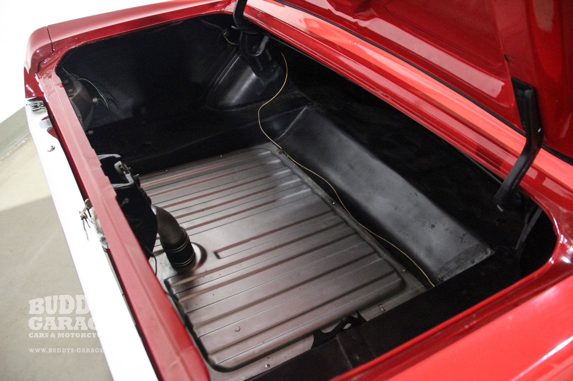 Ford Mustang 1967 rot Candy Apple Red | Buddy's Garage Bad Oeynhausen