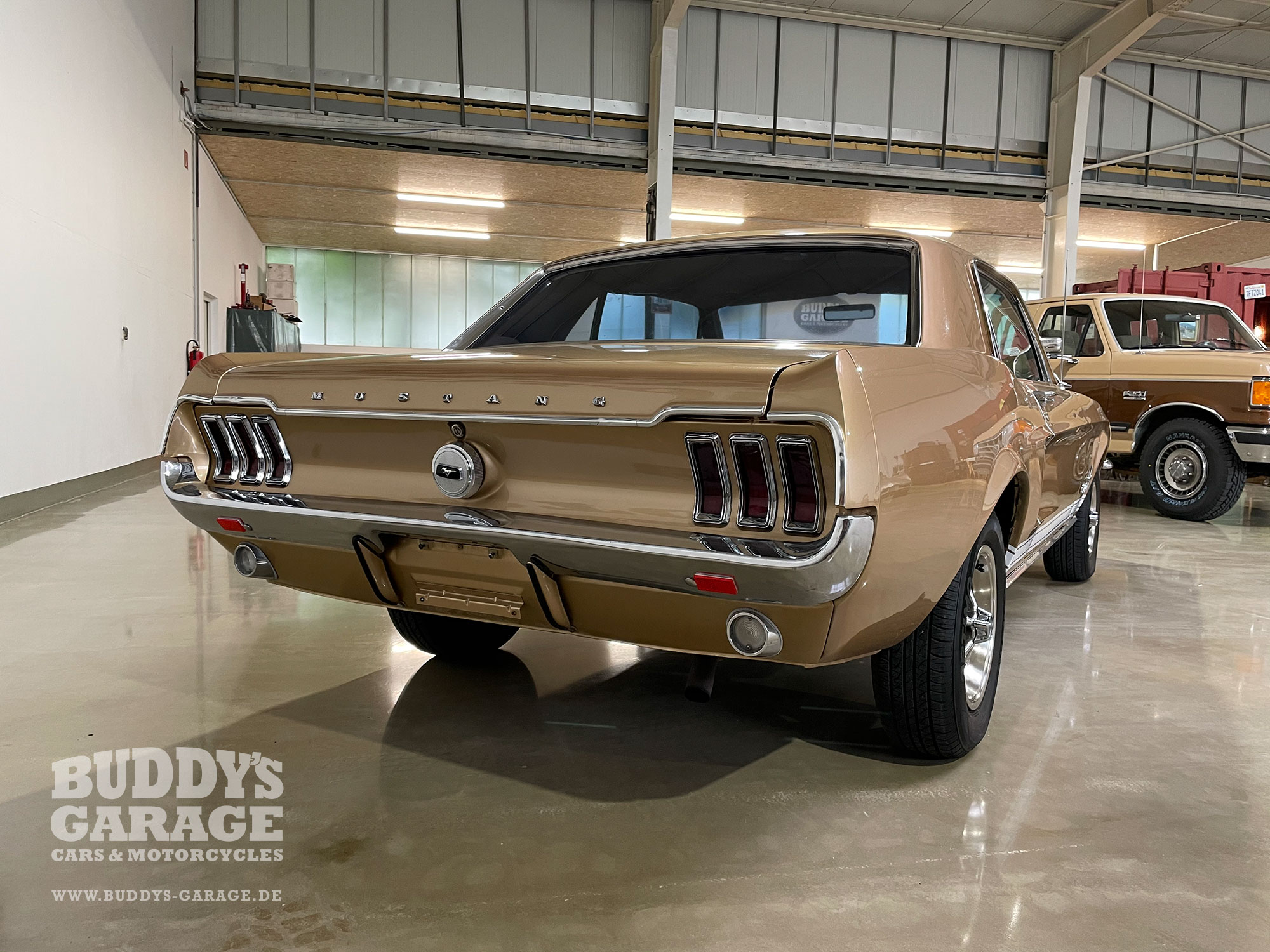 1968er Ford Mustang Coupe Sunlit Gold | Buddy's Garage Bad Oeynhausen