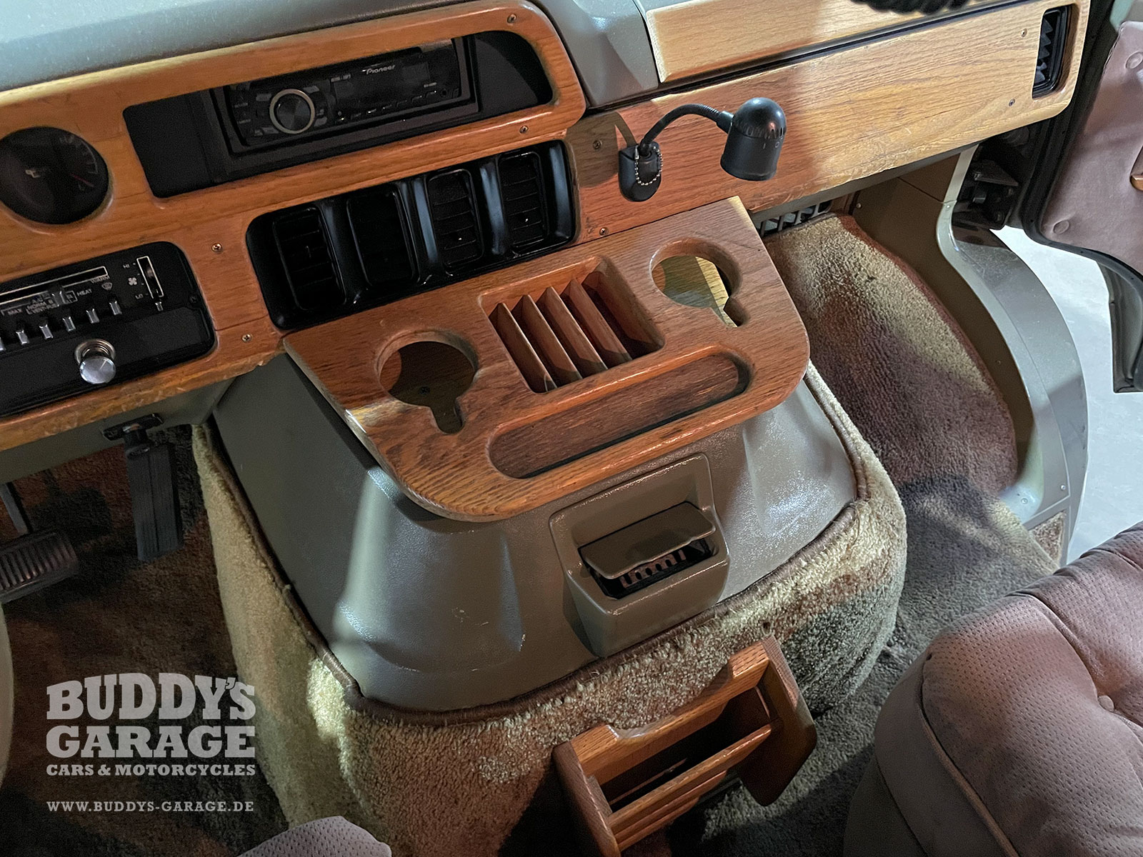 Dodge Ram Starcraft Conversion Van 1990 | Buddy's Garage Bad Oeynhausen